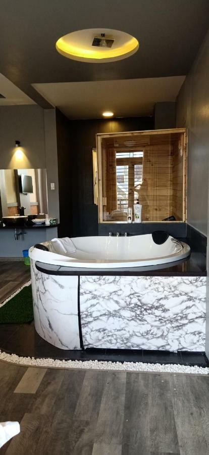 Lucy House Khách sạn tình yêu